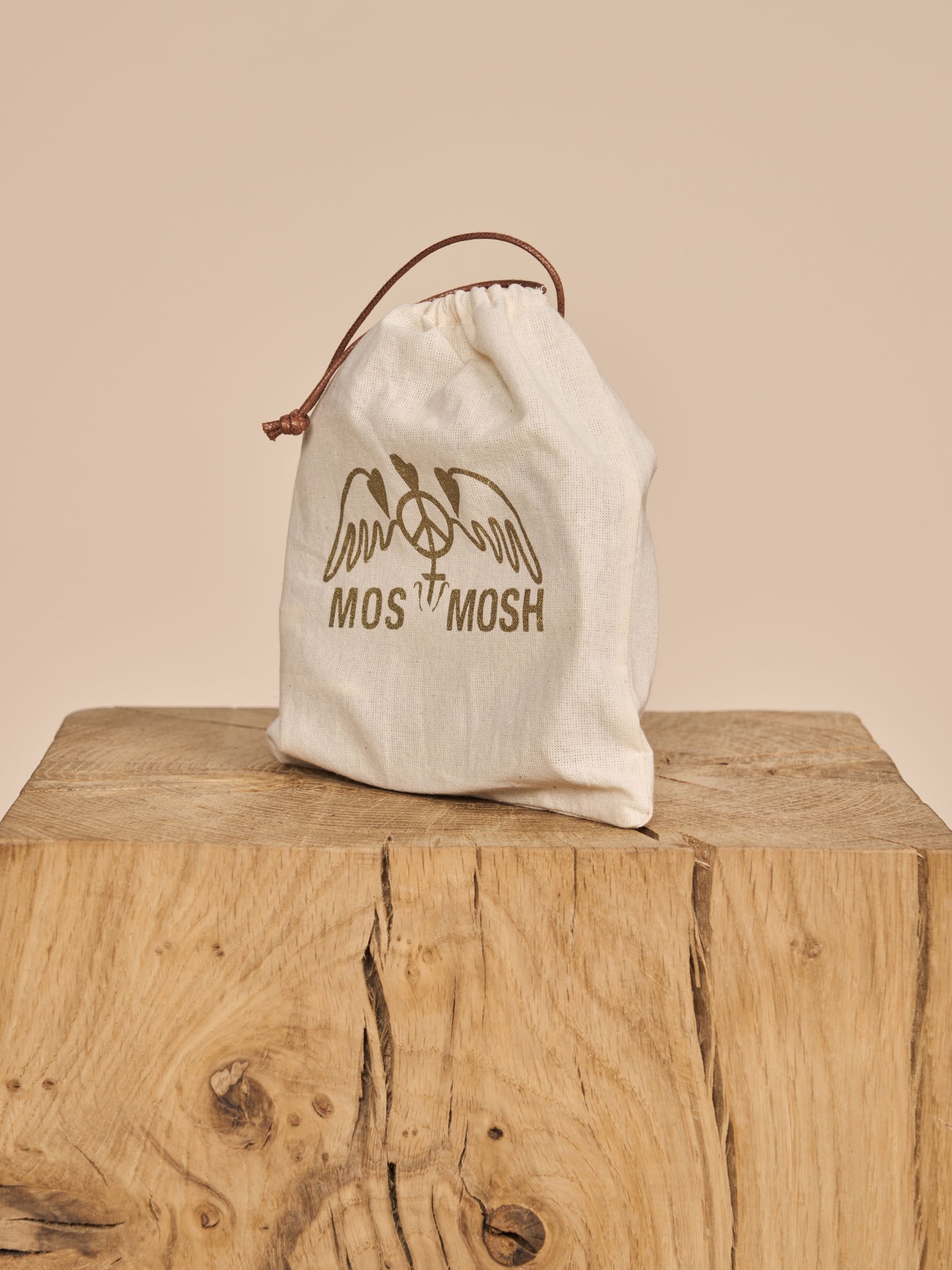 Modelshot / Black / Detail